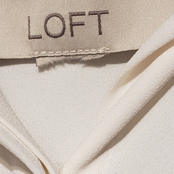 Loft 100% polyester button down blouse. - Picture 8 of 9